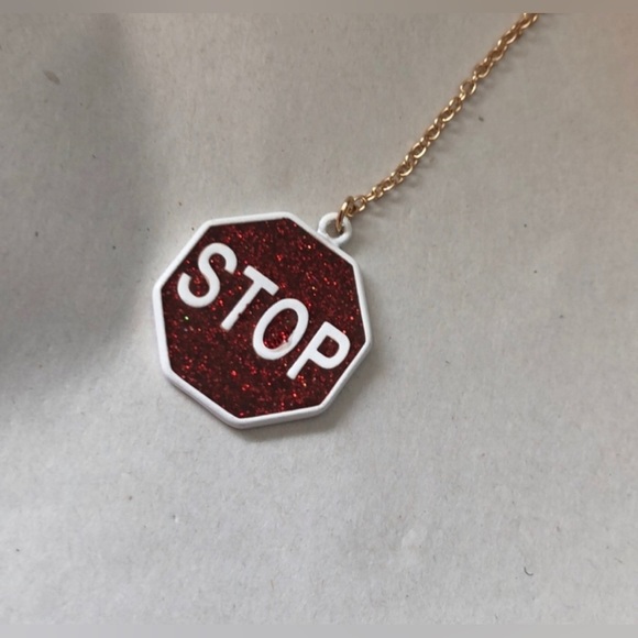 NWT 🚌♥️ Betsey Johnson school bus heart Necklace - Picture 9 of 15